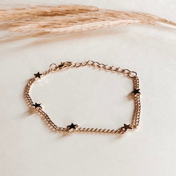 Jewelry - Gold Star Trendy 90’s Dainty Bracelet